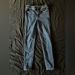 American Eagle women’s blue jeans